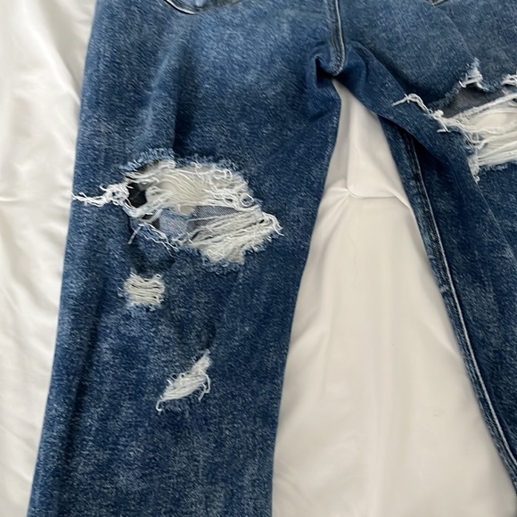 AMERICAN EAGLE MOM HIGH RISE Distressed Jeans with Rips on Front and Back - Picture 10 of 11